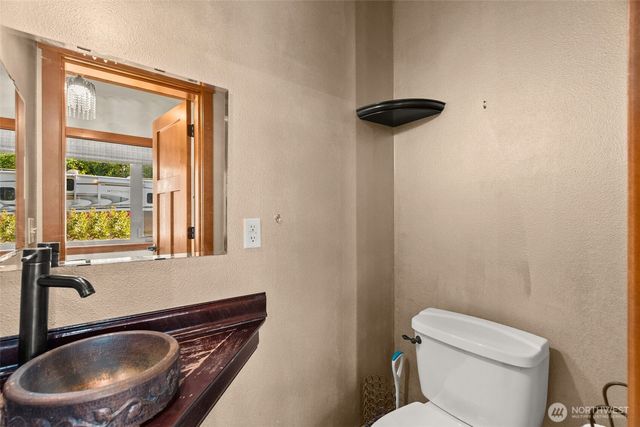 222 Oxbow Lake Lane, Toledo, WA 98591