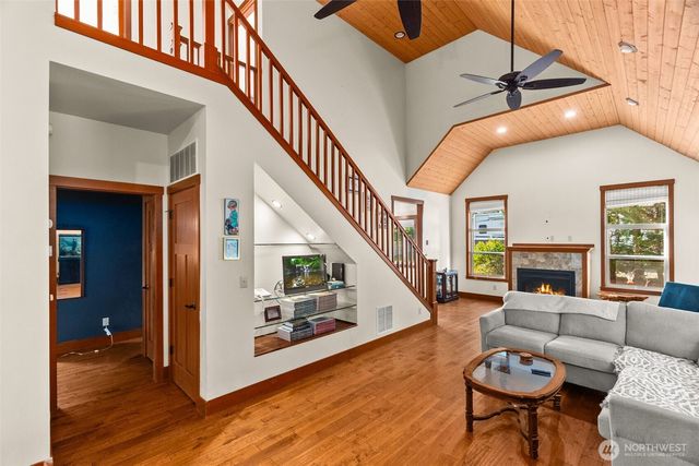 222 Oxbow Lake Lane, Toledo, WA 98591