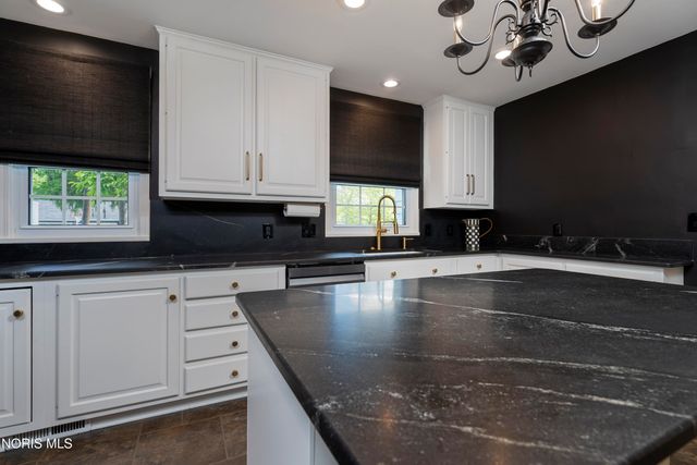 528 Elm Street, Perrysburg, OH 43551
