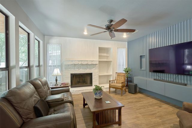 11 Song Sparrow Place, Spring, TX 77381
