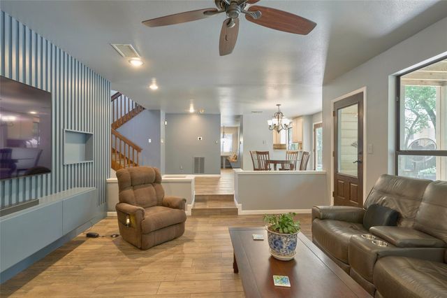 11 Song Sparrow Place, Spring, TX 77381
