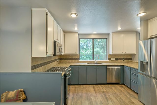 11 Song Sparrow Place, Spring, TX 77381