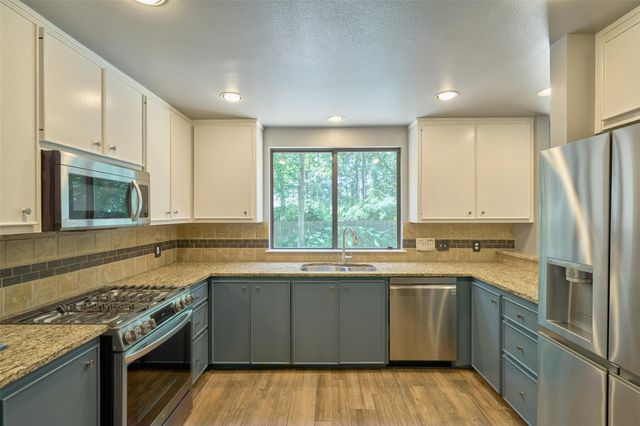 11 Song Sparrow Place, Spring, TX 77381