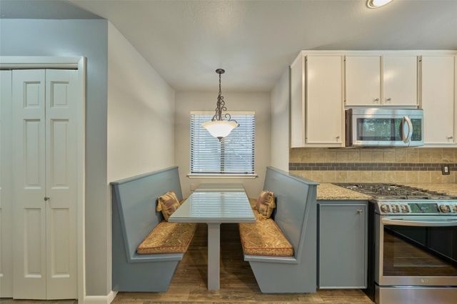 11 Song Sparrow Place, Spring, TX 77381