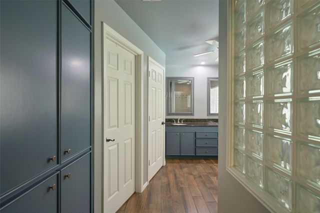 11 Song Sparrow Place, Spring, TX 77381