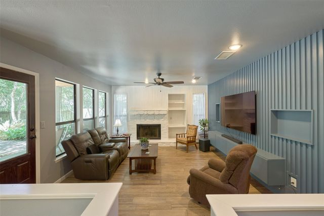 11 Song Sparrow Place, Spring, TX 77381