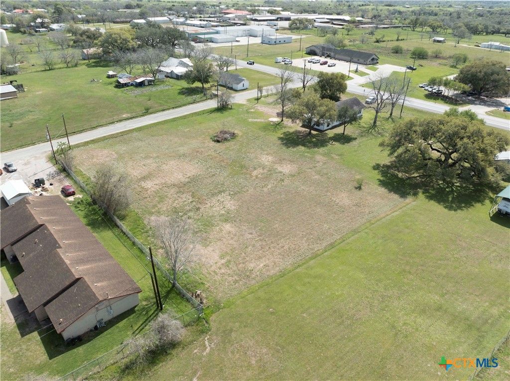 Image 4 of property listing at TBD Donna Drive, Hallettsville, TX 77964