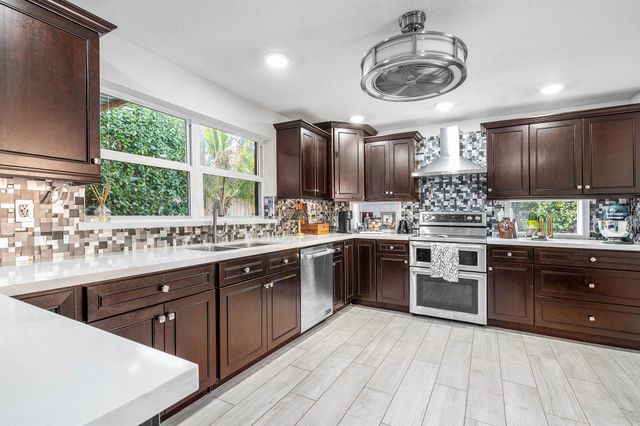 1009 NW 8th Street, Boynton Beach, FL 33426