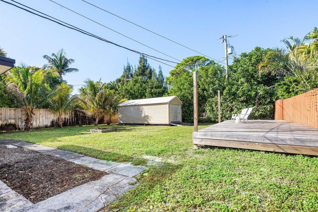 1009 NW 8th Street, Boynton Beach, FL 33426