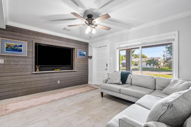 1009 NW 8th Street, Boynton Beach, FL 33426