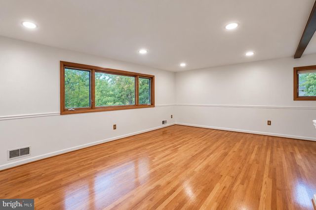 2 LORRE CT, Rockville, MD 20852