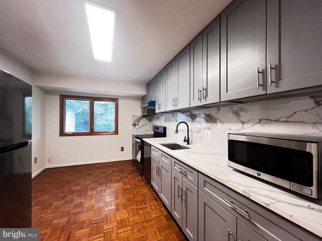 2 LORRE CT, Rockville, MD 20852