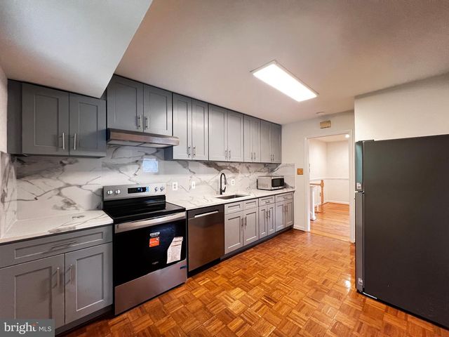 2 LORRE CT, Rockville, MD 20852
