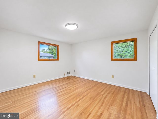2 LORRE CT, Rockville, MD 20852