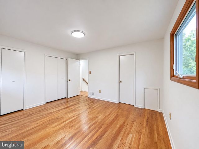 2 LORRE CT, Rockville, MD 20852