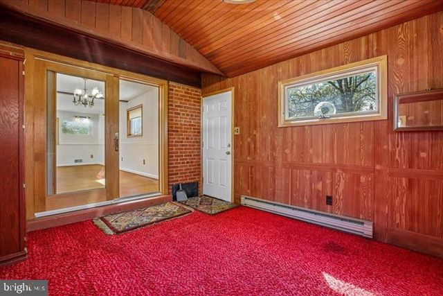 2 LORRE CT, Rockville, MD 20852