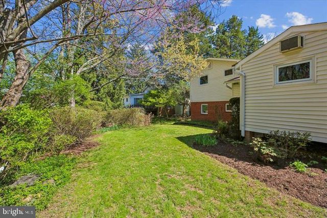 2 LORRE CT, Rockville, MD 20852