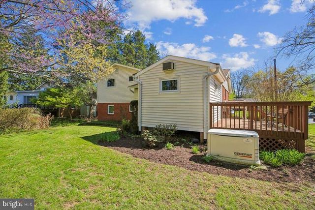 2 LORRE CT, Rockville, MD 20852