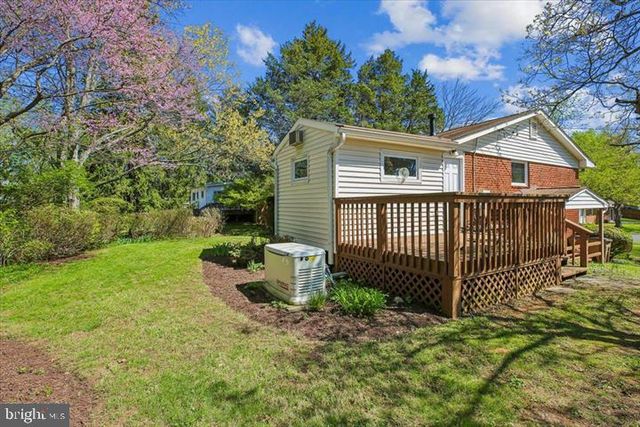2 LORRE CT, Rockville, MD 20852