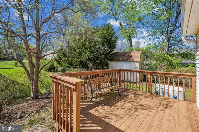 2 LORRE CT, Rockville, MD 20852