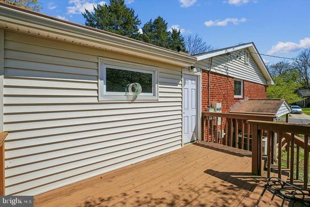 2 LORRE CT, Rockville, MD 20852