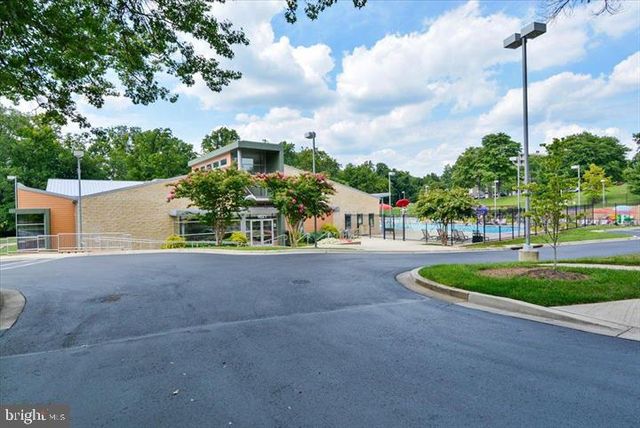 2 LORRE CT, Rockville, MD 20852