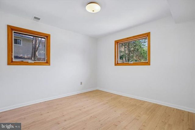 2 LORRE CT, Rockville, MD 20852