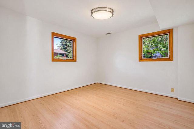 2 LORRE CT, Rockville, MD 20852