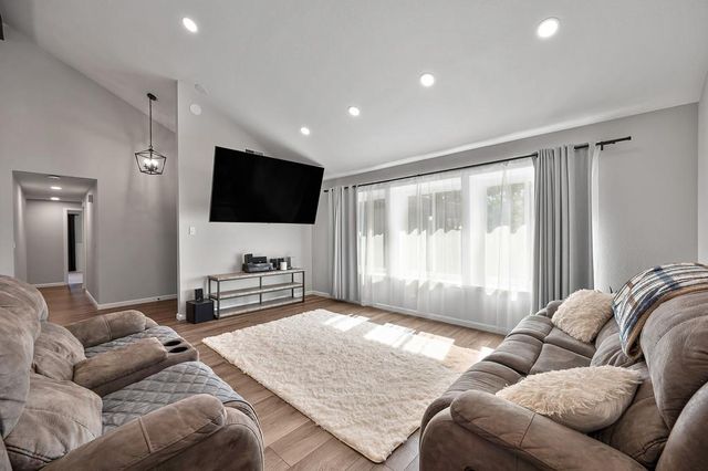 1833 Woodacre Way, Roseville, CA 95661