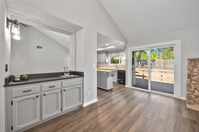 1833 Woodacre Way, Roseville, CA 95661