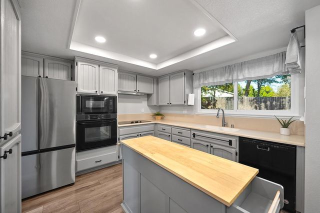 1833 Woodacre Way, Roseville, CA 95661