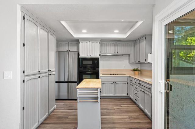 1833 Woodacre Way, Roseville, CA 95661