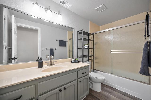 1833 Woodacre Way, Roseville, CA 95661