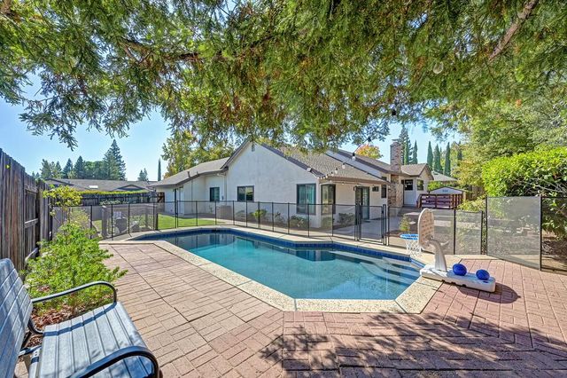 1833 Woodacre Way, Roseville, CA 95661