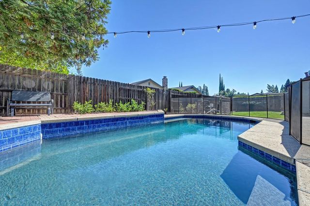 1833 Woodacre Way, Roseville, CA 95661