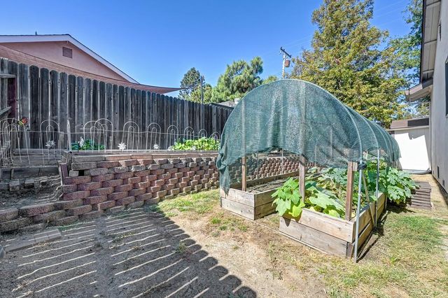 1833 Woodacre Way, Roseville, CA 95661