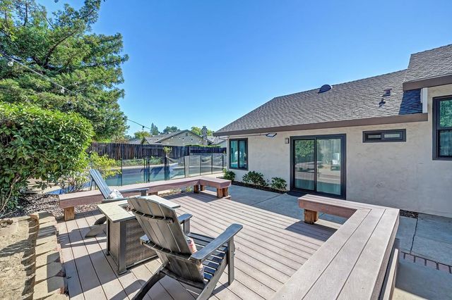 1833 Woodacre Way, Roseville, CA 95661
