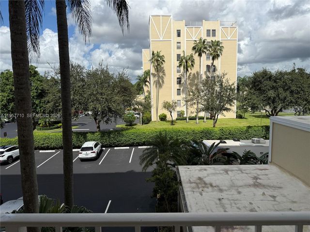 7290 Kinghurst Dr 306, Delray Beach, FL 33446