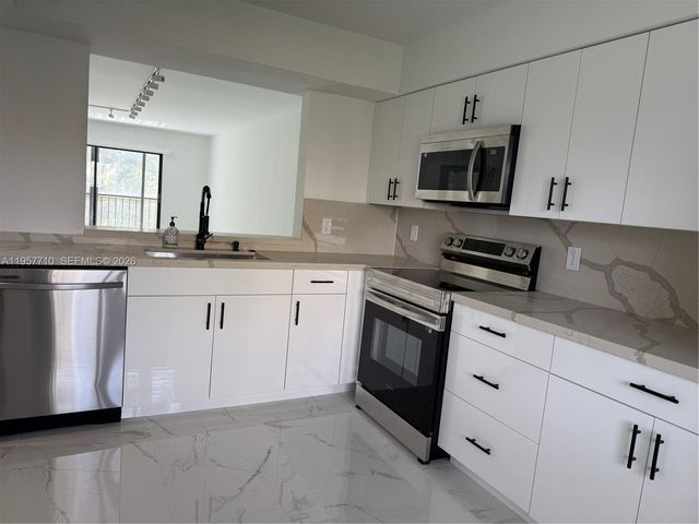 7290 Kinghurst Dr 306, Delray Beach, FL 33446