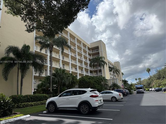 7290 Kinghurst Dr 306, Delray Beach, FL 33446