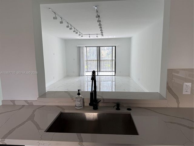 7290 Kinghurst Dr 306, Delray Beach, FL 33446