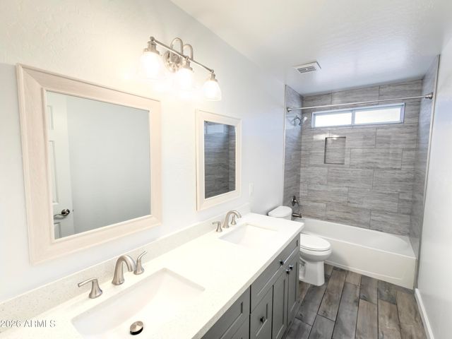 5761 W LARKSPUR Drive, Glendale, AZ 85304