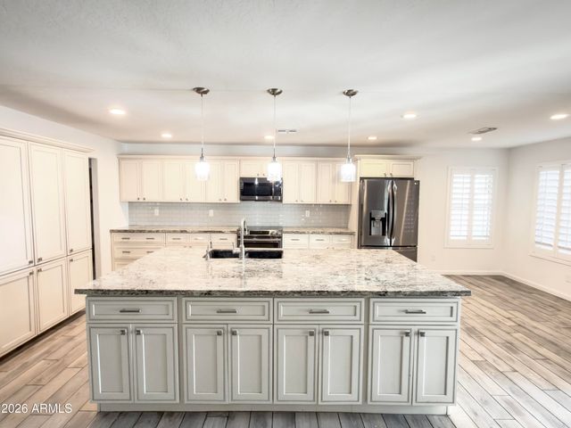5761 W LARKSPUR Drive, Glendale, AZ 85304