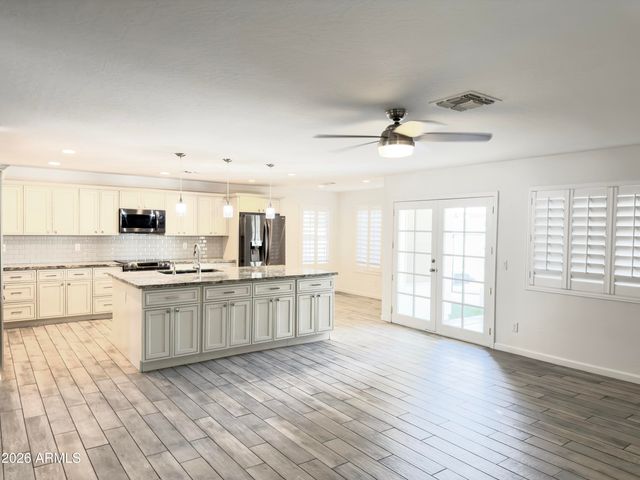 5761 W LARKSPUR Drive, Glendale, AZ 85304