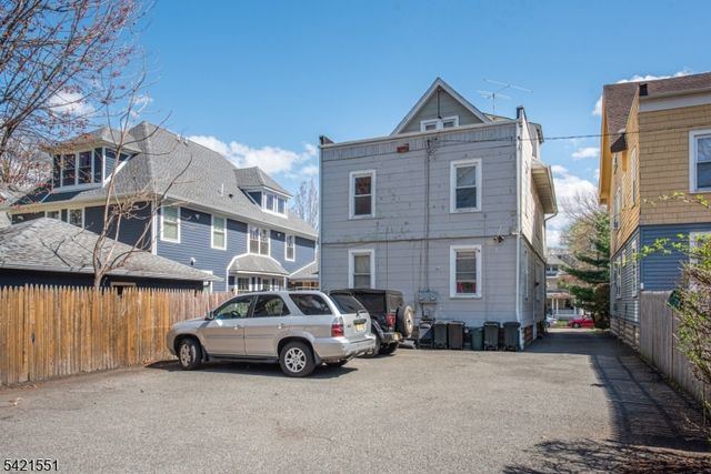 32 Irving St, Montclair Twp., NJ 07042