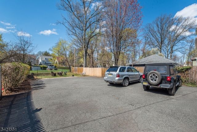 32 Irving St, Montclair Twp., NJ 07042