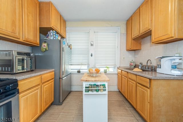 32 Irving St, Montclair Twp., NJ 07042