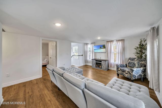 24 Maplewood Avenue, Keansburg, NJ 07734