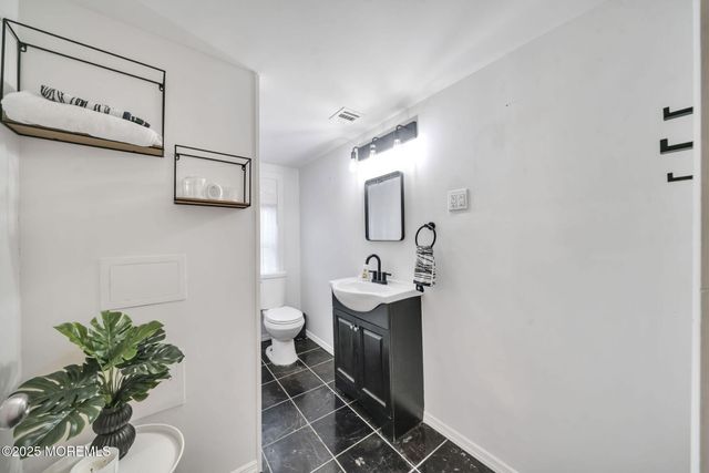 24 Maplewood Avenue, Keansburg, NJ 07734