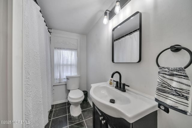 24 Maplewood Avenue, Keansburg, NJ 07734